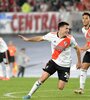 Paradela festeja su gol en el primer tiempo (Fuente: Fotobaires)