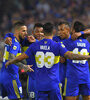 Los jugadores de Boca saludan a Villa, autor del primer gol  (Fuente: Télam)