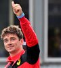 Leclerc saluda a su pública tras marcar la pole position (Fuente: AFP)