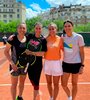 Dulko y Sabatini (derecha) preparan en París su debut en el Torneo de Leyendas. A su izquierda la dupla italiana compuesta por Francesca Schiavone y Flavia Pennetta (Fuente: Twitter)