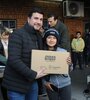 El diputado Cleri estuvo en escuelas distribuyendo notebooks a alumnos.