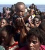 Un barco con inmigrantes africanos rumbo a Europa. (Fuente: OpenArms)