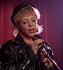 Julee Cruise en el episodio piloto de "Twin Peaks".