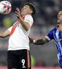 Julián Álvarez tuvo que jugar lejos del área y River lo sintió (Fuente: Fotobaires)