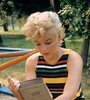 Marilyn Monroe leyendo a James Joyce.