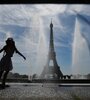 Los días agobiantes por las altas temperaturas ya son un hecho en París. (Fuente: AFP)