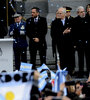 El presidente en el CCK, acompañado por ministros y ministras de su gabinete, durante el acto por el Día de la Bandera. (Fuente: Télam)