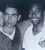 Kairuz junto a Pelé, la noche que anuló a O Rei jugando para una Selección de Tucumán