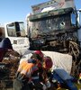 Un grupo persiguió a Jara por la ruta, lo alcanzó, lo pasó y le lanzó una piedra-proyectil que produjo un gigantesco agujero en el frente del camión, y su muerte. 