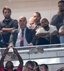 El "Rey Arturo" fue a ver el éxito de Flamengo en el mítico Maracaná (Fuente: AFP)