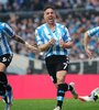 Hauche festeja su golazo junto a Copetti y Moreno. Tarde soñada del 7 (Fuente: Fotobaires)