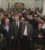 1) Evo junto a  Agustín Rossi y el rector Bartolacci, entre otros. b) Concejales locales también participaron del acto. (Fuente: Sebastián Granata)