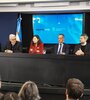 Pesce, Domínguez, Batakis, Scioli, Lammens y Marcó del Pont, en el microcine de Economía. (Fuente: Télam)