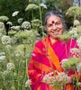 Vandana Shiva es doctora en Física y PhD en Filosofía de la Ciencia.