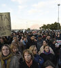 Una multitud de heterogénea convocatoria se congregó sobre el playón del Monumento. (Fuente: Andres Macera)