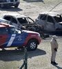 Dos de los autos incinerados en el predio de Aldosivi (Fuente: NA)