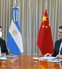 El ministro de Economía, Sergio Massa, recibió en Palacio de Hacienda al embajador de la República Popular de China, Zhou Xiaoli.