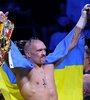 Usyk levanta el cinturón de campeón de su batalla (Fuente: AFP)