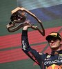 Verstappen levanta el trofeo en Bélgica  (Fuente: EFE)