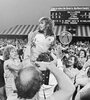 Vilas en andas luego de ganar el US Open en 1977.