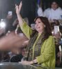 Cristina Kirchner saluda a sus seguidores. (Fuente: NA)