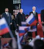 Putin (centro) canta el himno ruso durante la ceremonia de anexión en Moscú. (Fuente: AFP)