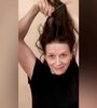 Julliette Binoche cortándose el pelo como forma de protesta. (Fuente: Instagram)