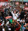 Lula arenga a sus seguidores ayer durante un acto de campaña en Guarulhos, estado de San Pablo. (Fuente: AFP)