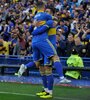 Abrazo de gol entre Benedetto y Payero, los goleadores de Boca este domingo (Fuente: Julio Martín Mancini)