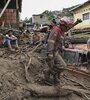 El deslave dejó casas destruidas con varios metros de lodo, árboles arrastrados desde la montaña hasta las calles y negocios completamente devastados. (Foto: Yuri Cortez/AFP)