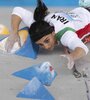 La iraní Elnaz Rekabi en plena competencia de escalada (Fuente: AFP)