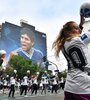 La imagen de Maradona sobre la Avenida San Juan (Fuente: Télam)