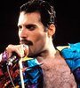 Freddie Mercury no se consideraba un gran pianista, pero lo era. Sí se sabía vocalista excepcional. 