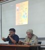 Lecturas durante el encuentro en la UNJu. El organizador del evento Alejandro Carrizo y el escritor Adolfo Colombres en una de las actividades. 
