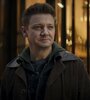 Jeremy Renner, el actor que interpreta a "Ojo de Halcón" en las películas de Marvel, sufrió un accidente mientras usaba una máquina de nieve. (Fuente: Télam)