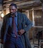 Idris Elba en plan detective oscuro. 