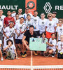 Del Potro con los chicos en San Pablo, donde contó de la particular promesa. (Fuente: @cbtoficial)