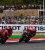 Bagnaia y Viñales, en plena disputa por la punta. (Fuente: MotoGP)