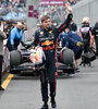 Max Verstappen saluda a los fanáticos en en el GP de Australia. (Fuente: AFP)