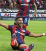 Iván Leguizamón festeja el gol del 1-0, aunque fue en contra (Fuente: Fotobaires)
