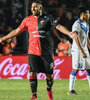 La alegría del goleador Abila y la contrariedad de Ordóñez (Fuente: Fotobaires)