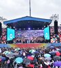 La multitud frente al escenario montada en Plaza de Mayo, el jueve.  (Fuente: Twitter Mayra Mendoza)