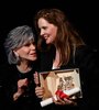 Jane Fonda le entrega la Palma de Oro a Justine Triet por "Anatomía de una caída". (Fuente: AFP)