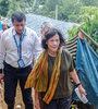 La enviada de la Onu, Noeleen Heyzer visita un campamento de refugiados  rohingya en Burma el año pasado.  (Fuente: AFP)