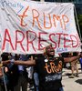 Manifestantes en contra de Trump protestan frente al juzgado de Miami. (Fuente: AFP)