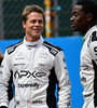 Brad Pitt y Damson Idris durante la filmación en Silverstone. (Fuente: EFE)