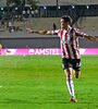 Gastón Benedetti festeja el primer gol (Fuente: Prensa Estudiantes)