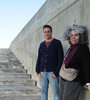 José Luis Landet y Marcela Astorga en la escalinata del Museo de la Memoria. (Fuente: Guadalupe Lombardo)