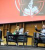 Axel Kicillof con Irina Hauser y Ariel Zak, los autores del libro, en el Centro Cultural de la Ciencia.  (Fuente: Sandra Cartasso)