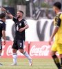 Fernández festeja su gol, el segundo (Fuente: Télam)